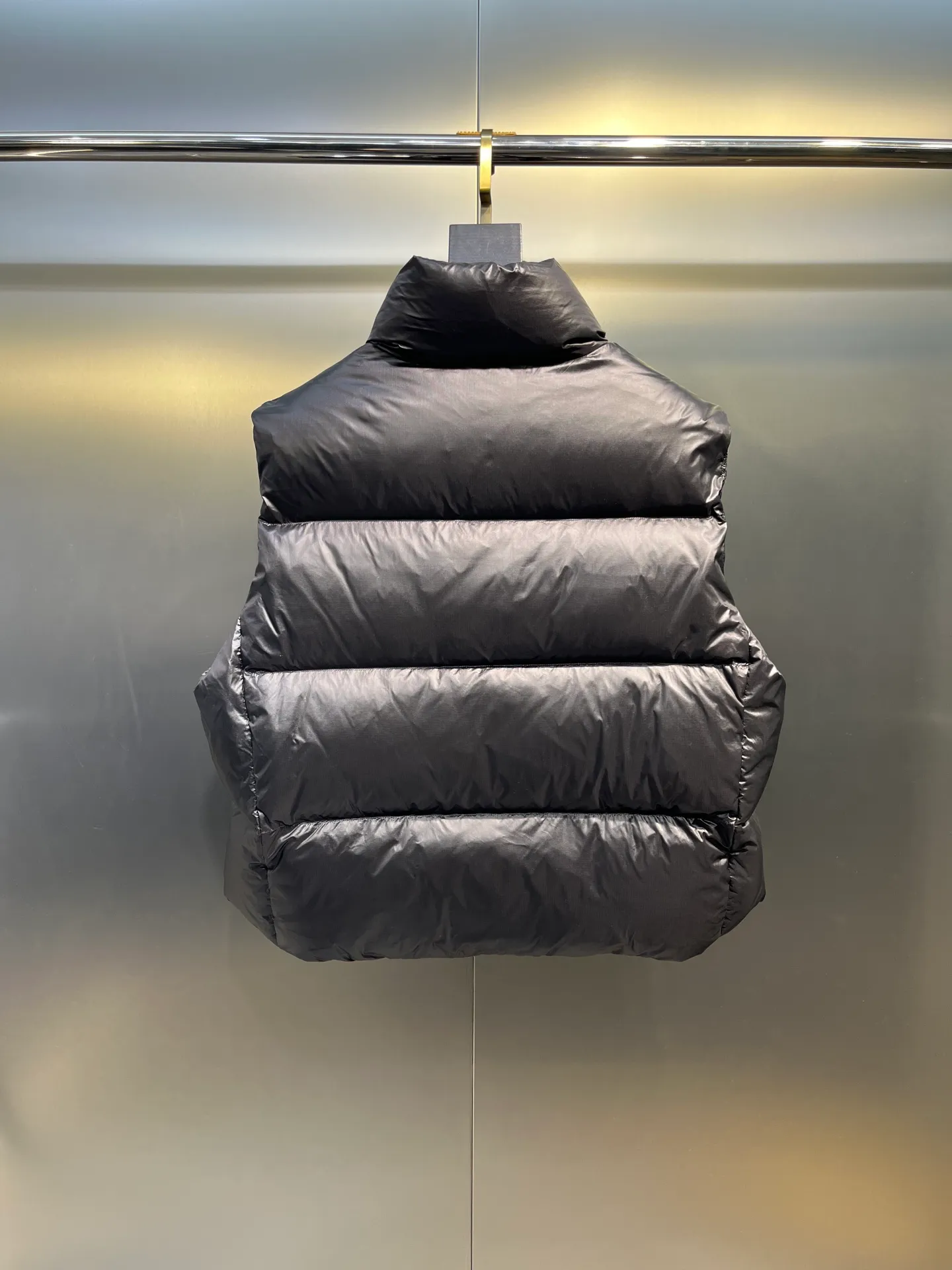 P540 🇨🇦Canada Goose""🇨🇦🌟 Canada Goose Puff Down Vest has always been recognized as the warmest down jacket. Various Instagram celebrities, Internet celebrities, and celebrities often wear it for street photos. I make Canada Goose every year, but I still can't get rid of my love for it. No matter how cold the days are, there is no need to be afraid, because there is! Filled with 90% white duck down, it is the legendary warmest down jacket and is known as a must-have for Arctic outdoor sports! The most popular down jacket in the world, celebrities are rushing to buy it, it is a must-have!  size：xs-xl
